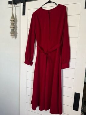 Elegant Long-Sleeve Red Midi Dress